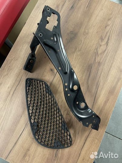 Решетка в бампер правая mercedes w212 оригинал