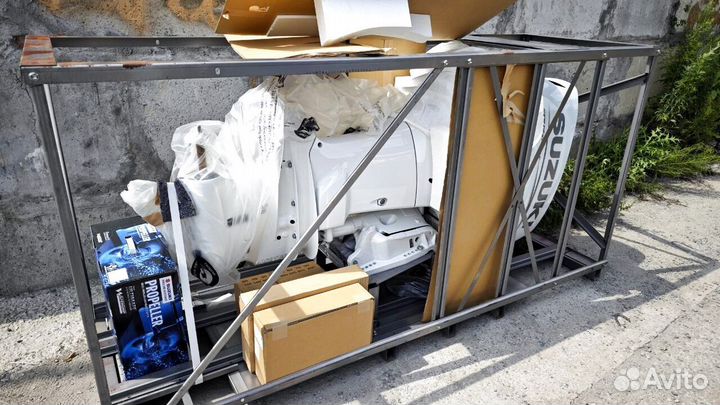 Мотор лодочный Suzuki DF175ATX белый в наличии