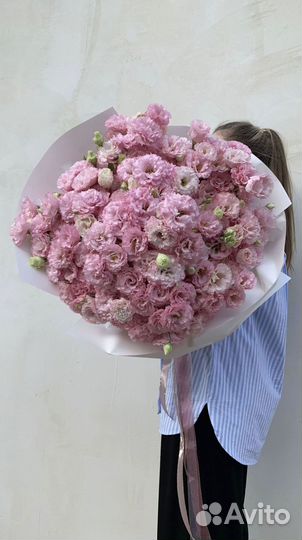 Букет из пушистой эустомы на свадьбу. Доставка