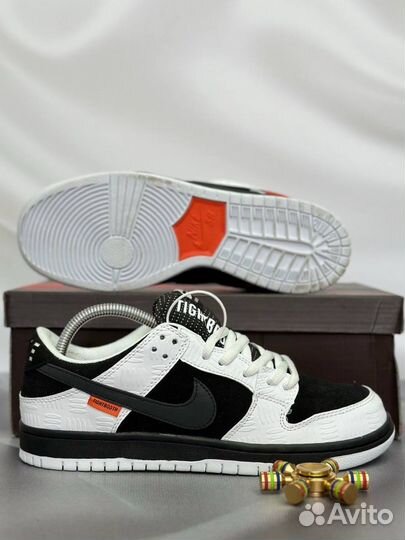 Кроссовки Nike Dunk SB x Tightbooth Black White