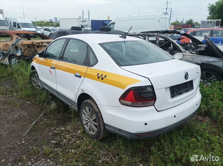 Volkswagen Polo 1.6 AT, 2019, битый, 200 000 км