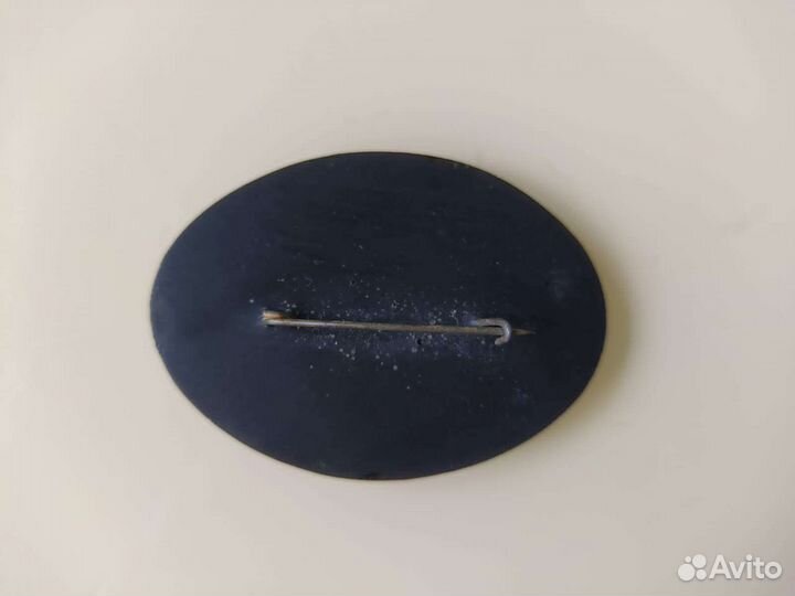 Деревянная расписная брошь