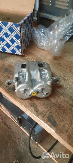 Суппорт передний паджеро 4