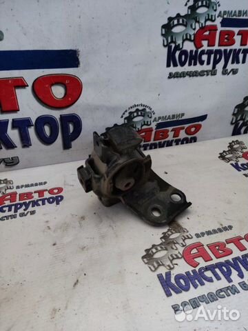 Подушка двигателя левая Toyota Prius хэтчбек III