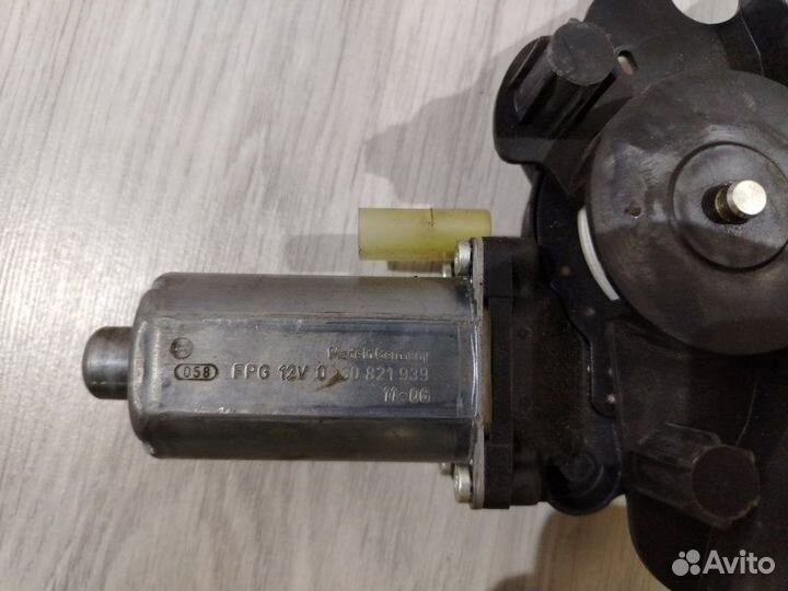 Стеклоподъемник электрический передний Ford Fusion