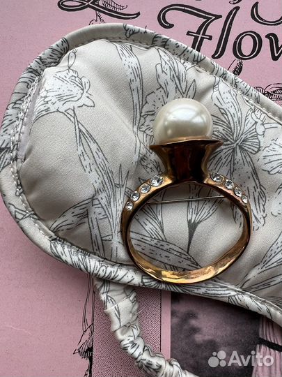 Винтажная брошь от Coro