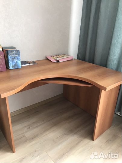 Письменный / компьютерный стол