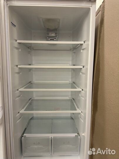 Холодильник встраемый бу Ariston