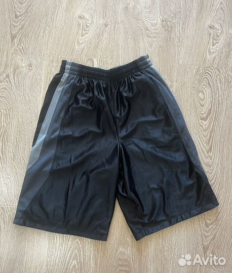 Баскетбольные шорты Starter