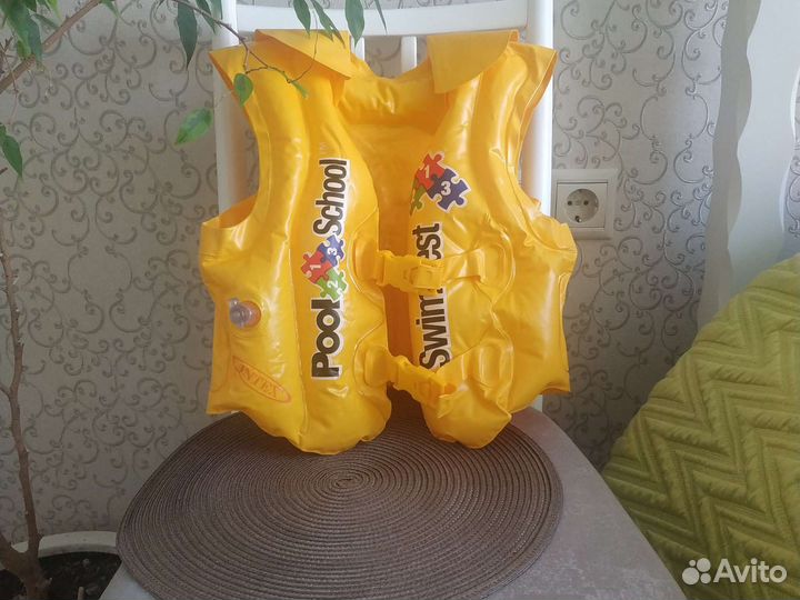 Детский, надувной жилет для купания