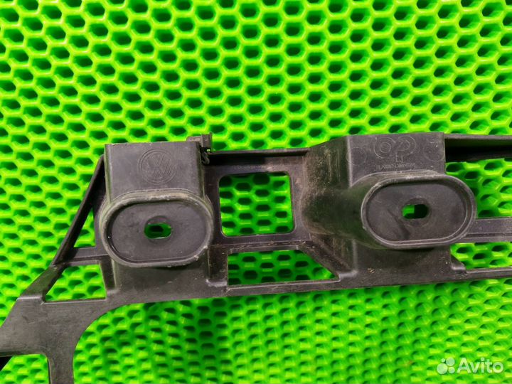 Кронштейн бампера задний левый Volkswagen Touareg