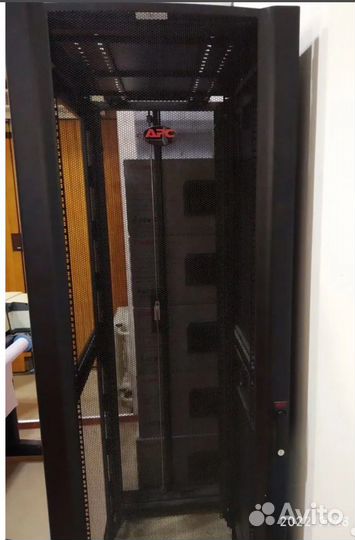Шкаф напольный, серверный APC 600x1070 NetShelter
