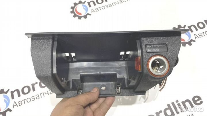 Крепление пепельницы переднее Volkswagen Caddy 3