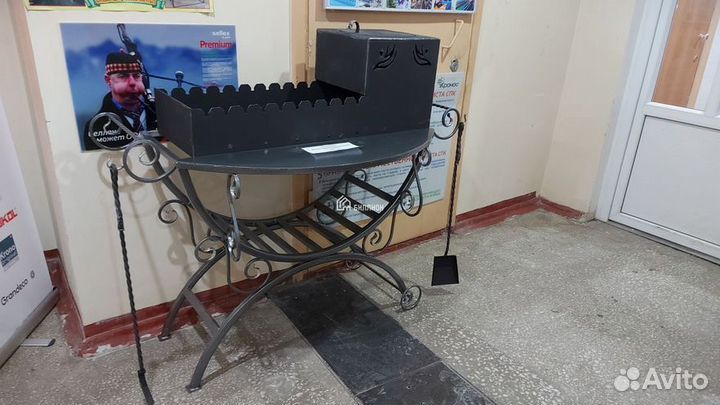 Мангал кованныйс полками