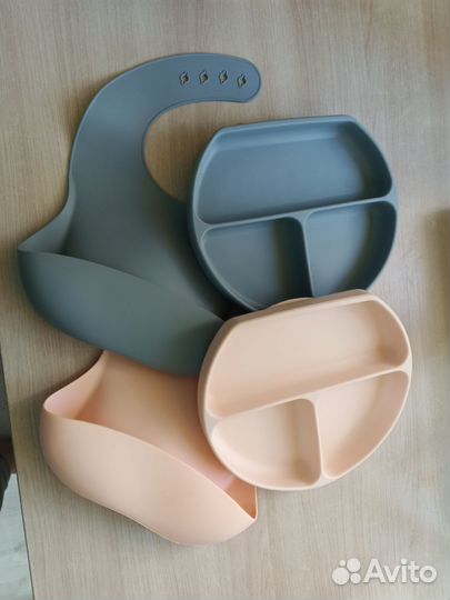 Силиконовые тарелки и нагрудники