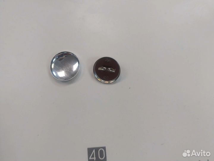 Пуговицы под обтяжку