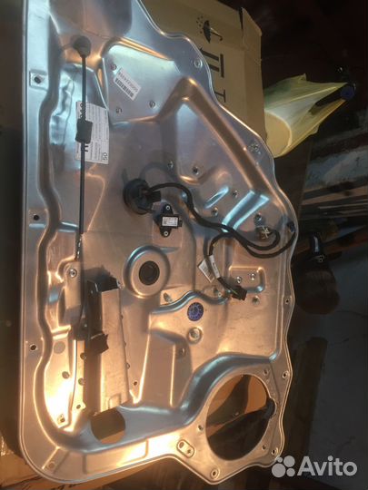 Стеклоподъемник задней правой двери Mercedes-Benz