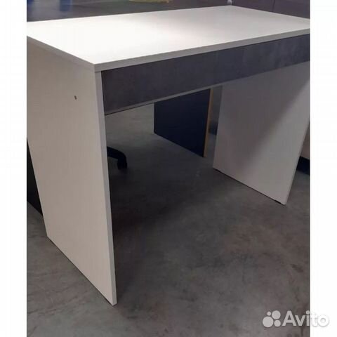 Стол письменный с ящиками новый