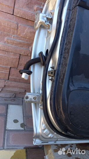 Двери на тойота авенсис