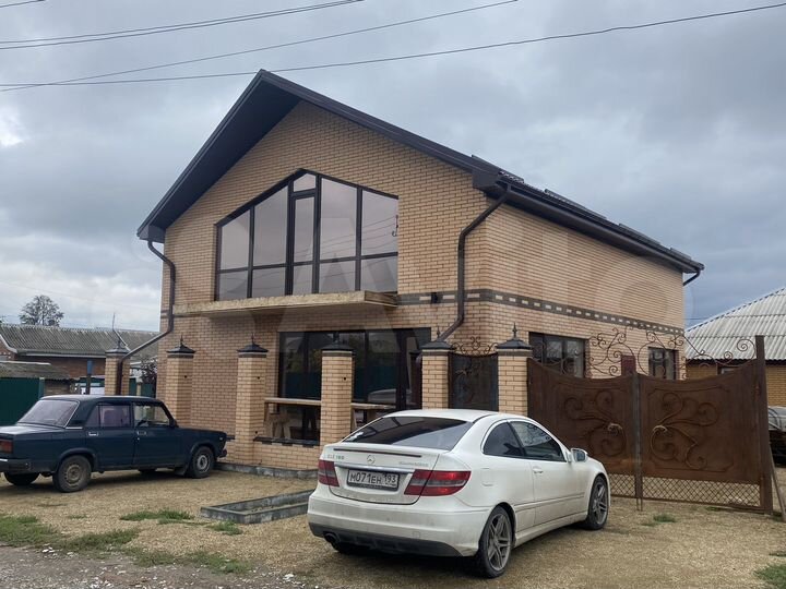 Дом 187 м² на участке 3 сот.