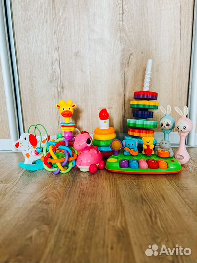 Развивающие игрушки для малышей и до года двух