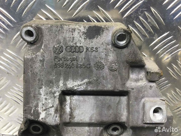 Кронштейн компрессора кондиционера Audi A4 038260885c Awx