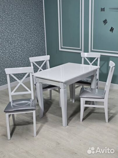 Стол и стулья