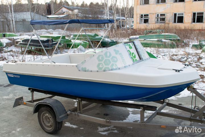 Катер из пластика Виза Легант - 430 Авто