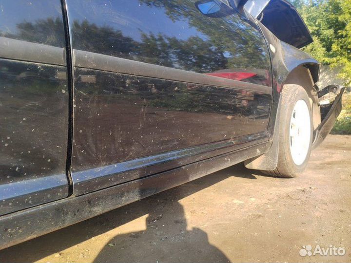 Дверь передняя правая Volkswagen Jetta 2.0