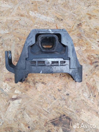 Подушка двигателя правая Opel Astra J седан 1.6