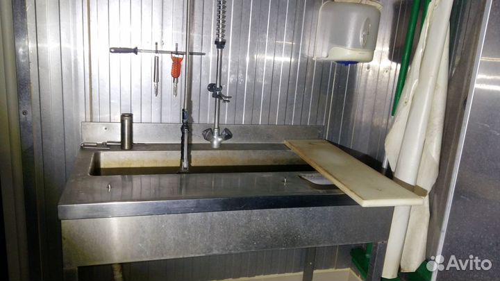 Стол для обработки и мойки овощей с пластиковой с