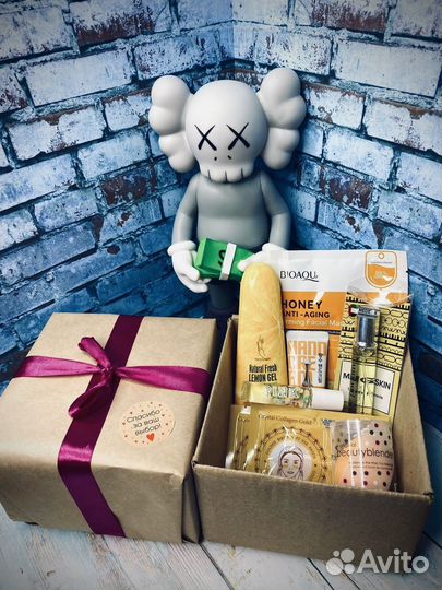 Подарочный бокс с косметикой