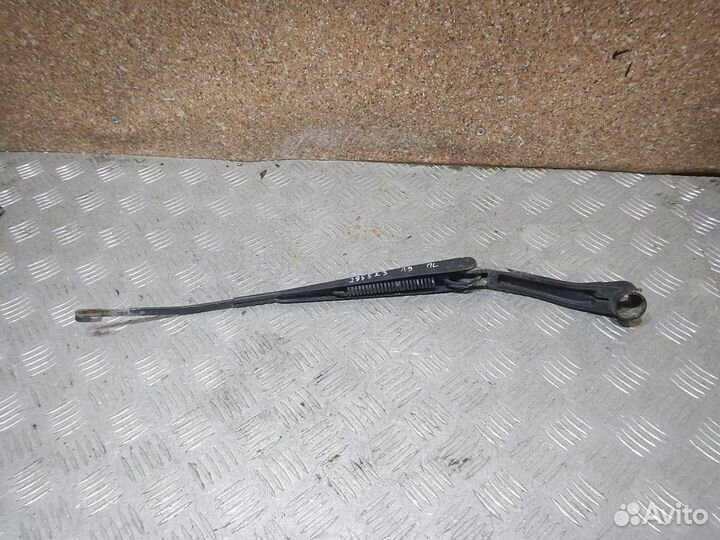 Продам держатель стеклоочистителя митсубиси лансер