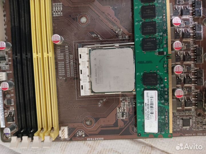 Запчасти и материнские платы в нерабочем состоянии