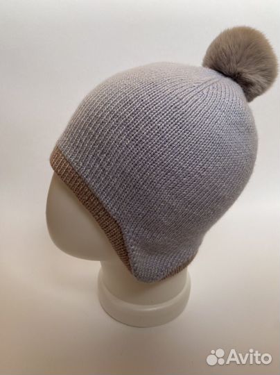 Шапка для девочки с натуральным помпоном