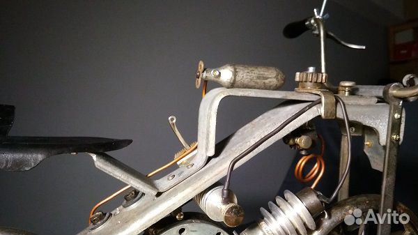 Настольный мотоцикл Зингер