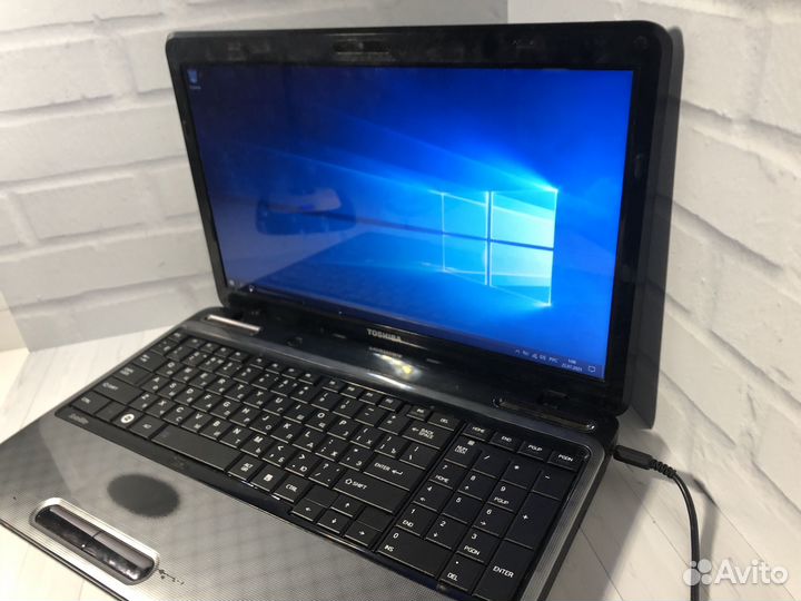 Бюджетный игровой ноутбук Toshiba 2 видеокарты/AMD