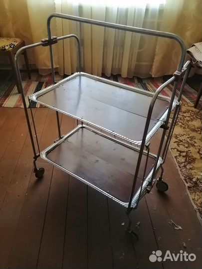 Сервировочный столик