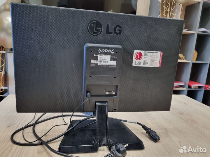 Монитор LG 22