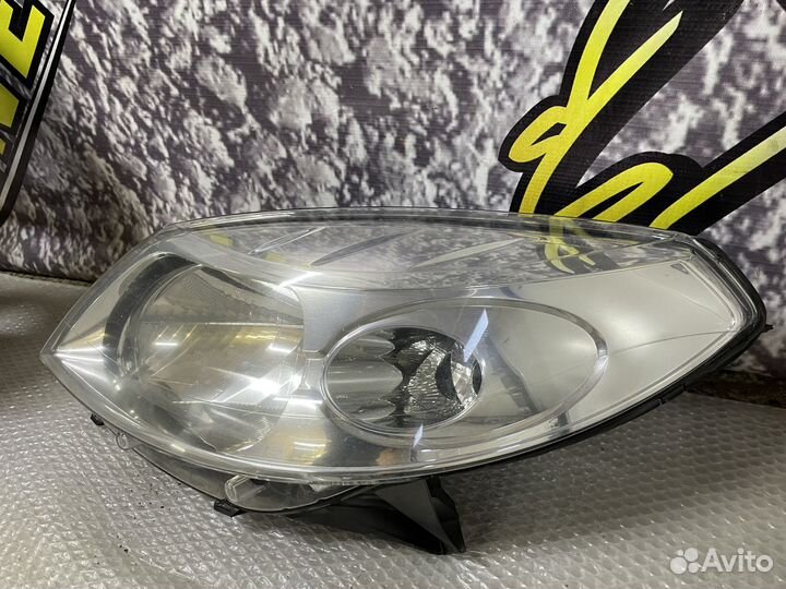 Фара левая Renault Sandero 1 2009 -2014 Сандеро