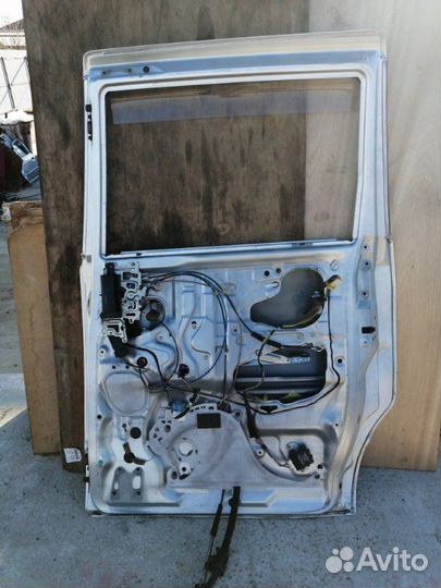 Дверь задняя правая Toyota Noah AZR60
