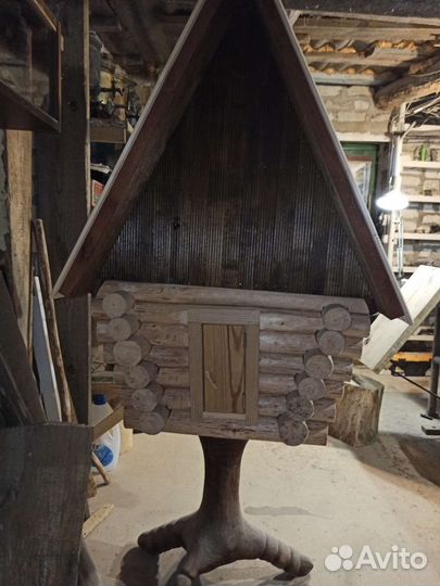 Деревянная фигура Избушка на курьей ножке