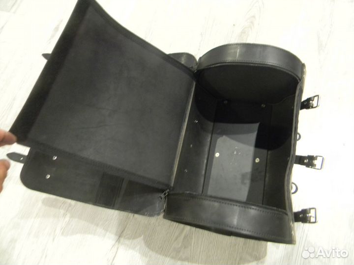 Кожанный кофр на мотоцикл