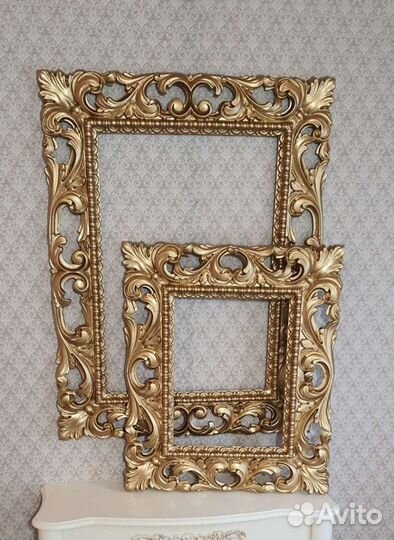 Зеркало в резной раме