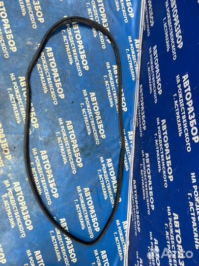 Уплотнительная резинка багажника Mitsubishi Lancer