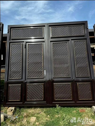 Ворота в Махачкале с ковкой на заказ