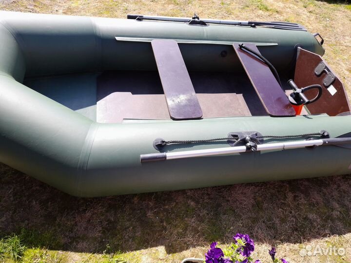 Надувная весельная лодка