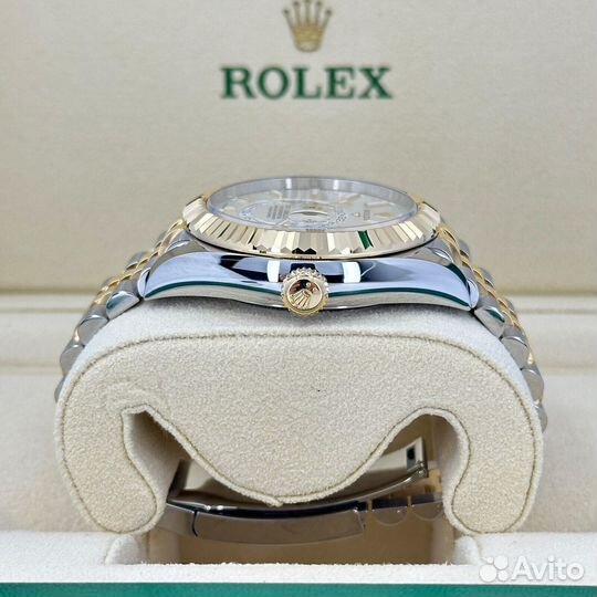 Часы Rolex Sky-Dweller 42mm Yellow Gold