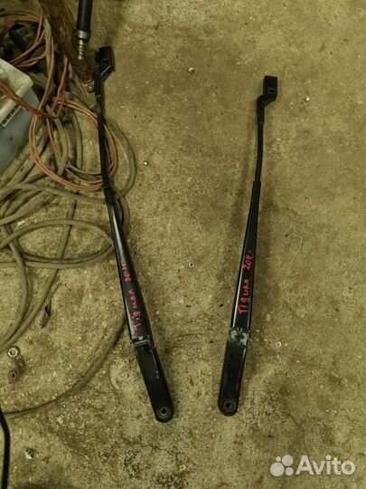 Поводки дворников Tiguan 2010