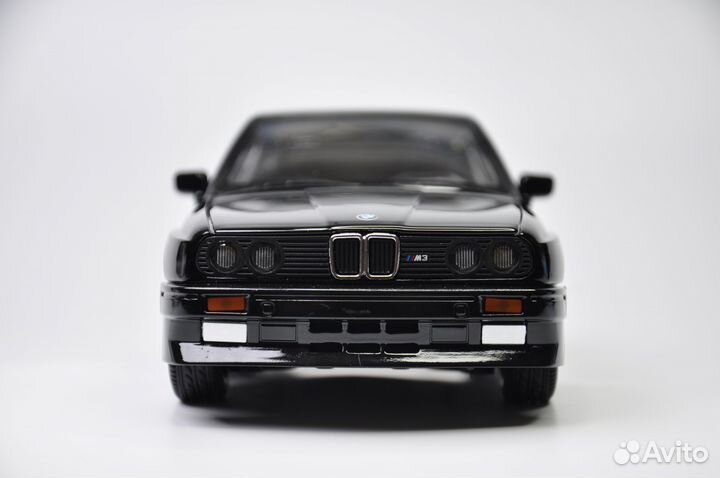 Модель авто BMW M3 (E30) 1986-1991 1:24 металл